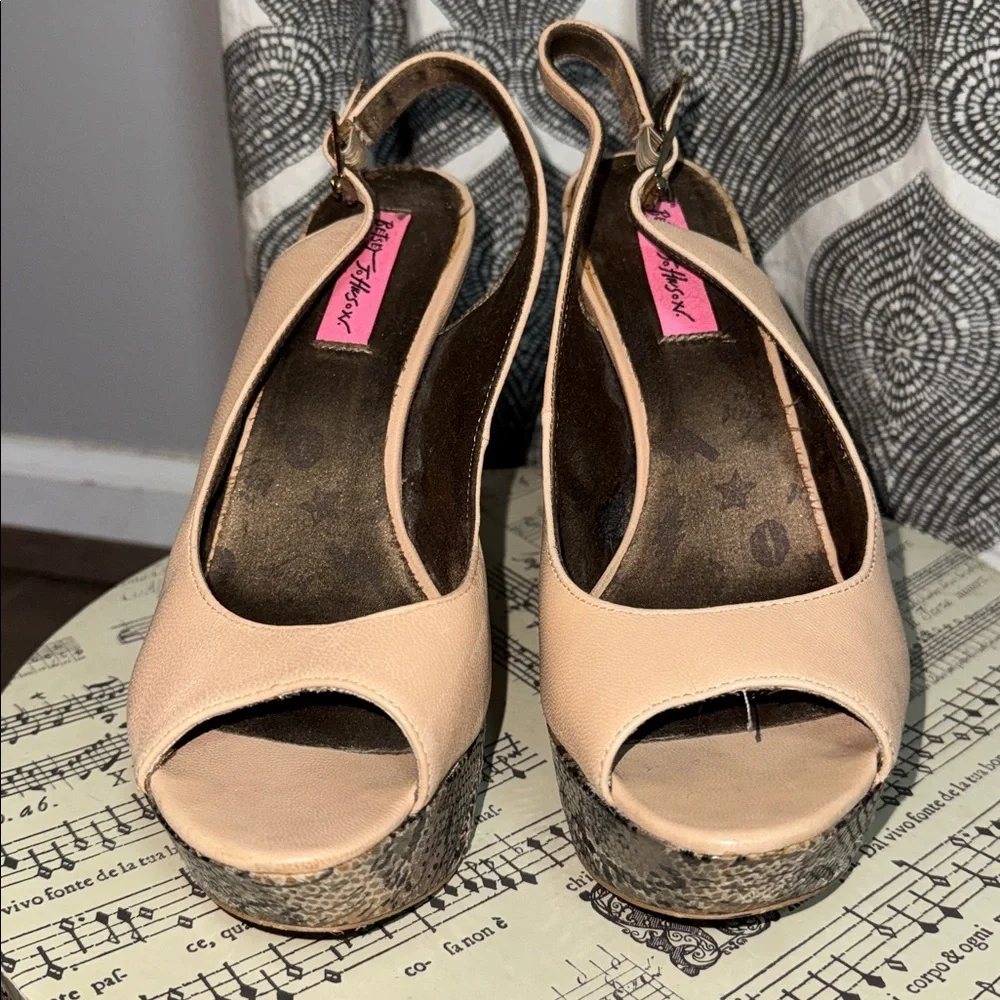 Betsey Johnson Mystifyy Nude Leather Peep Toe Snake Print Platform Slingbacks